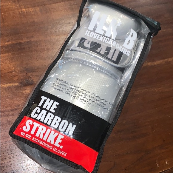 carbon strike boxing gloves